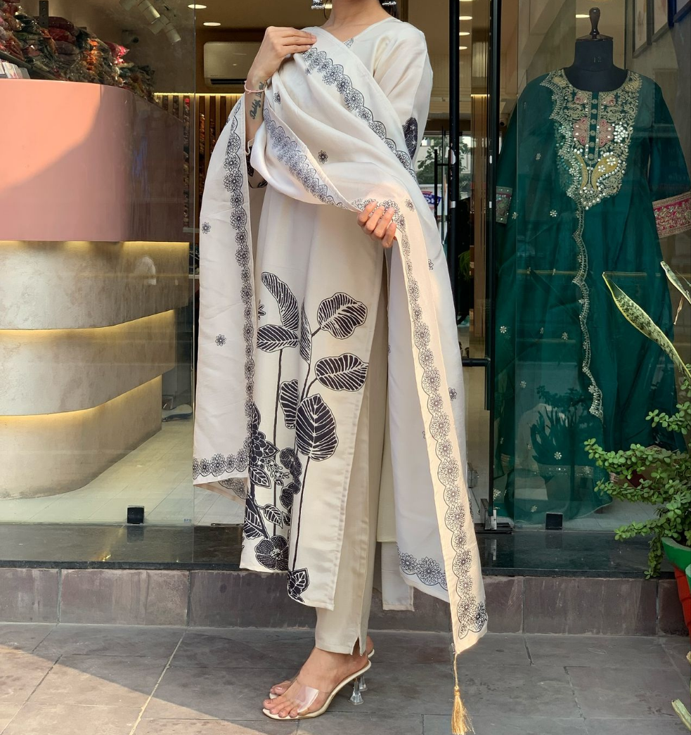 Chinnon Silk Party Wear 3 PCs Set: Elegant & Stylish