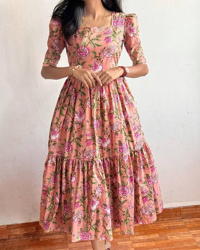 Elora Maxi: Elegant Short Floral Dress for Any Event