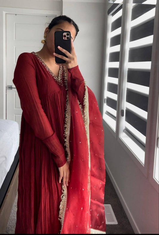 Elegant Handwork Alia Cut Set